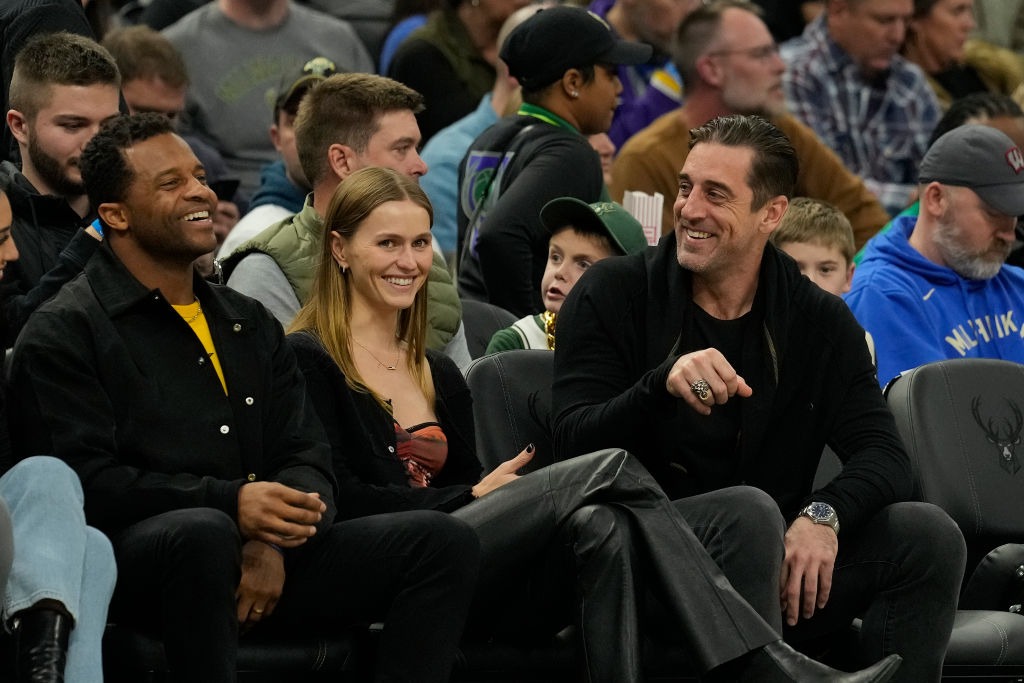 $112,500,000 Mission Mallory Edens, Bucks Heiress, Shines Bright at Aaron Rodgers' Jets Debut, Marking a New Quarterback Era! (4)